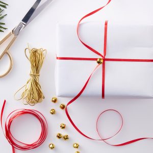 Weihnachtliches Geschenkband Set mit Glöckchen